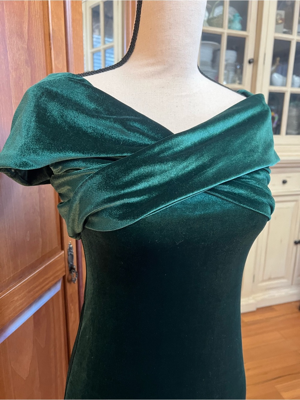 AKIRA Emerald Green Velvet Off-Shoulder Midi Dress - Picture 3 of 6